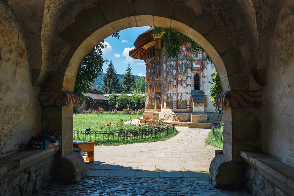 Bike_tour_in_the_Carpathian_Mountains.jpg